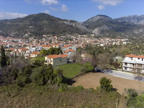 Land In Kimi, Greece