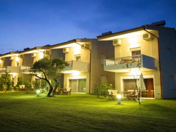 3-bedroom Hotel In Sithonia, Greece (550 M²)