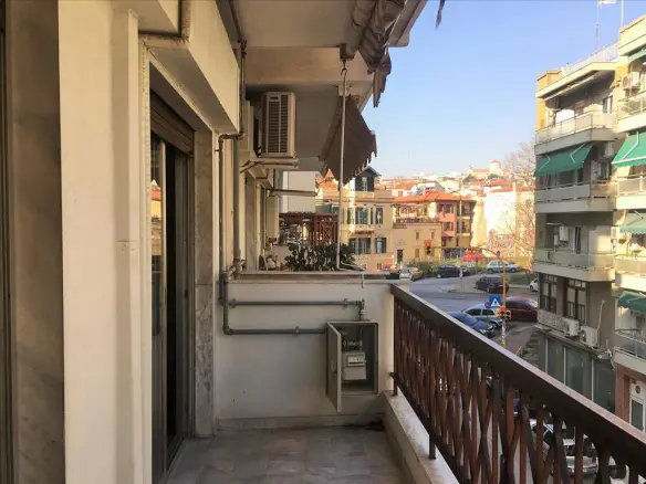 3-bedroom Flat In Center Of Thessaloniki, Greece (105 M²)