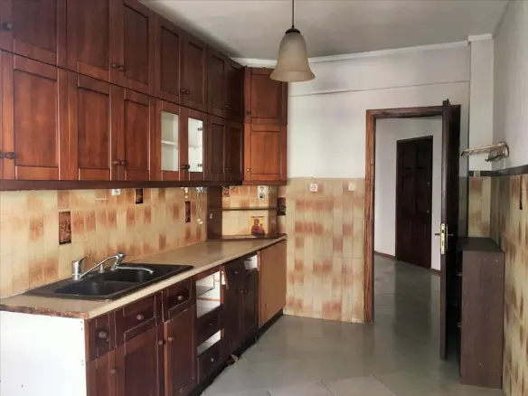 3-bedroom Flat In Center Of Thessaloniki, Greece (105 M²)