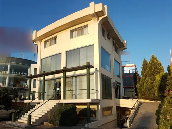 Building In Thermi, Greece (400 M²)