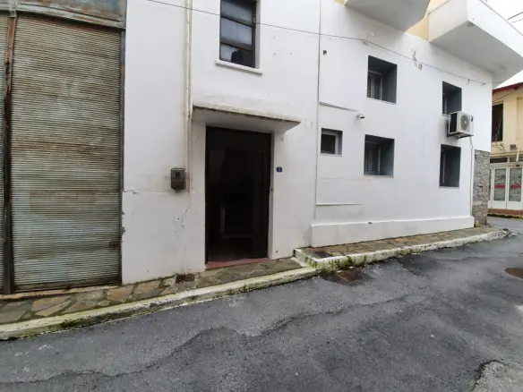 4-bedroom Flat In Neapoli, Greece (160 M²)