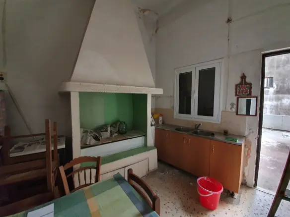 4-bedroom Flat In Neapoli, Greece (160 M²)
