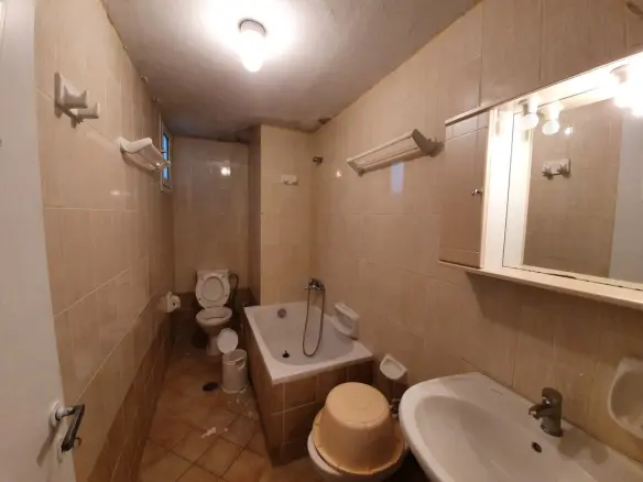 4-bedroom Flat In Neapoli, Greece (160 M²)