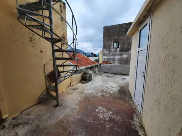 4-bedroom Flat In Neapoli, Greece (160 M²)