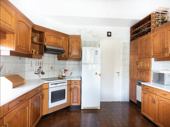 9-bedroom Building In Nea Erithraia, Greece (680 M²)