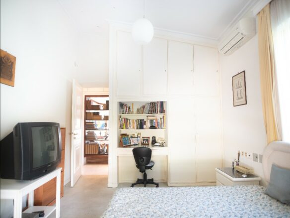 9-bedroom Building In Nea Erithraia, Greece (680 M²)