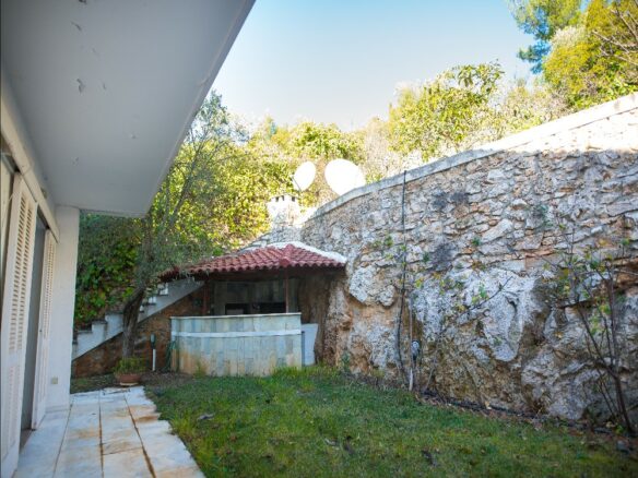 9-bedroom Building In Nea Erithraia, Greece (680 M²)