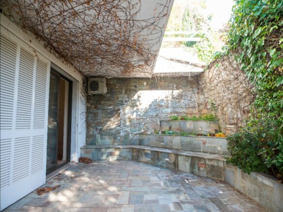9-bedroom Building In Nea Erithraia, Greece (680 M²)