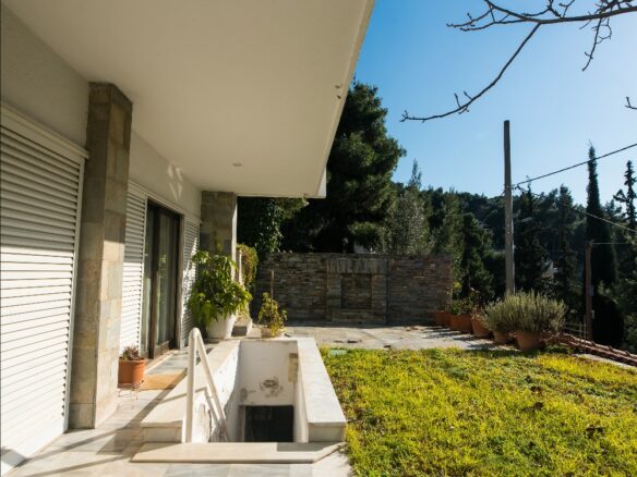 9-bedroom Building In Nea Erithraia, Greece (680 M²)