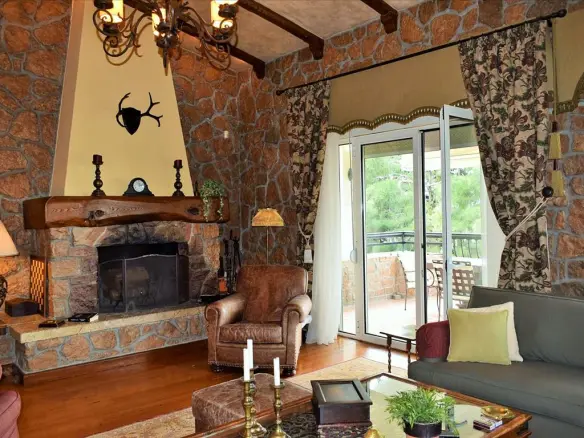 Flat In Panorama, Greece (350 M²)