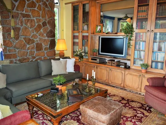 Flat In Panorama, Greece (350 M²)