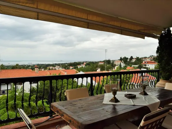 Flat In Panorama, Greece (350 M²)