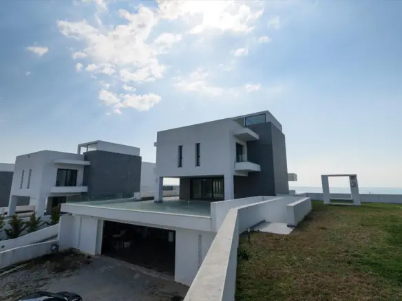 5-bedroom Villa In Panorama, Greece (850 M²)