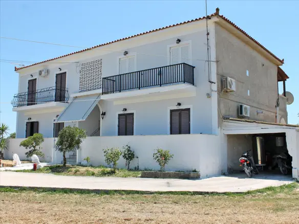8-bedroom Business In Main Town Area, Greece (360 M²)