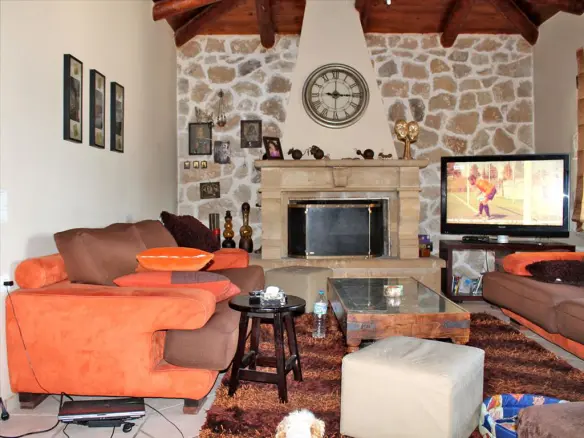 5-bedroom Detached House In Main Town Area, Greece (225 M²)