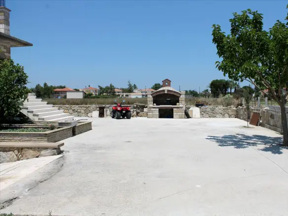 3-bedroom Detached House In Main Town Area, Greece (480 M²)