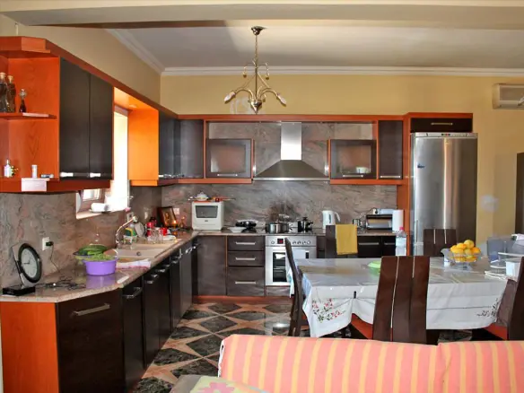 3-bedroom Detached House In Main Town Area, Greece (480 M²)