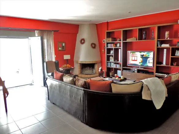 3-bedroom Flat In Amarinthos, Greece (117 M²)