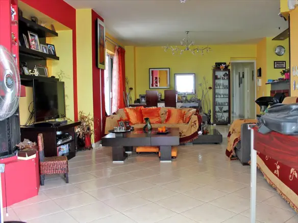 4-bedroom Flat In Moschato, Greece (127 M²)