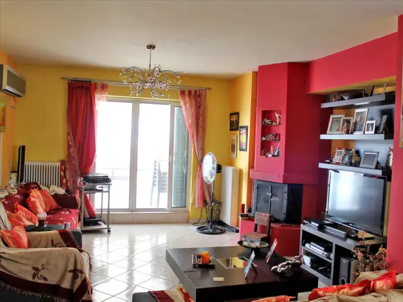 4-bedroom Flat In Moschato, Greece (127 M²)