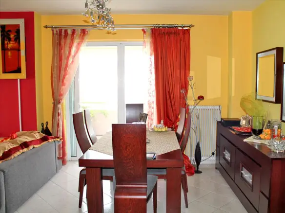 4-bedroom Flat In Moschato, Greece (127 M²)