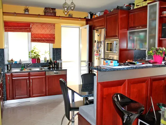 4-bedroom Flat In Moschato, Greece (127 M²)