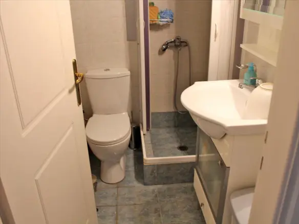 4-bedroom Flat In Moschato, Greece (127 M²)