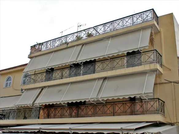 Business In Argyroupoli, Greece (475 M²)