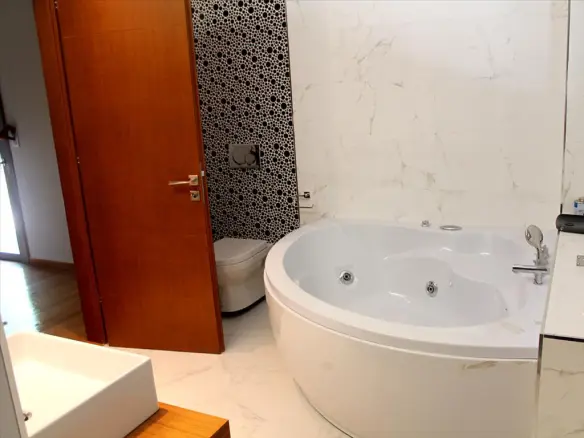 3-bedroom Detached House In Penteli, Greece (400 M²)