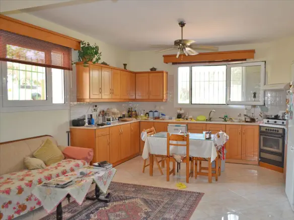 5-bedroom Business In Loutraki-perachora, Greece (486 M²)