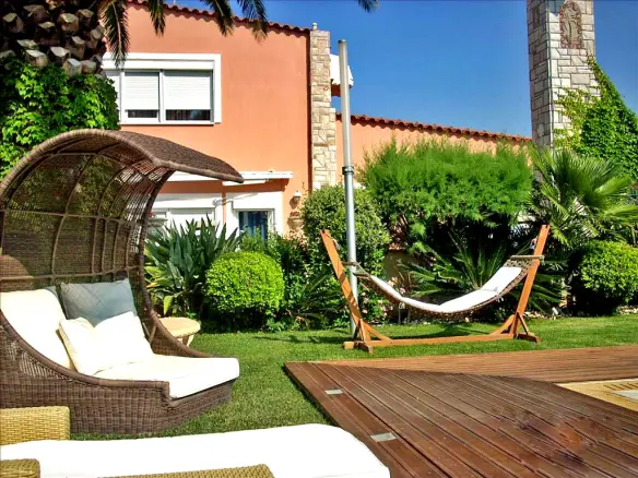 7-bedroom Villa In Anavissos, Greece (750 M²)