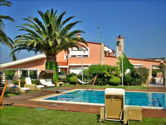 7-bedroom Villa In Anavissos, Greece (750 M²)