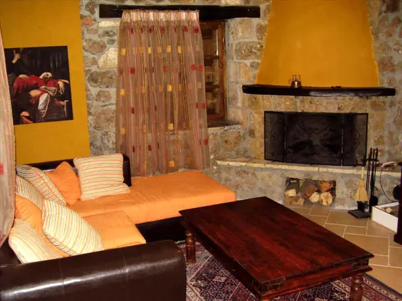 4-bedroom Hotel In Xilokastro, Greece (241 M²)