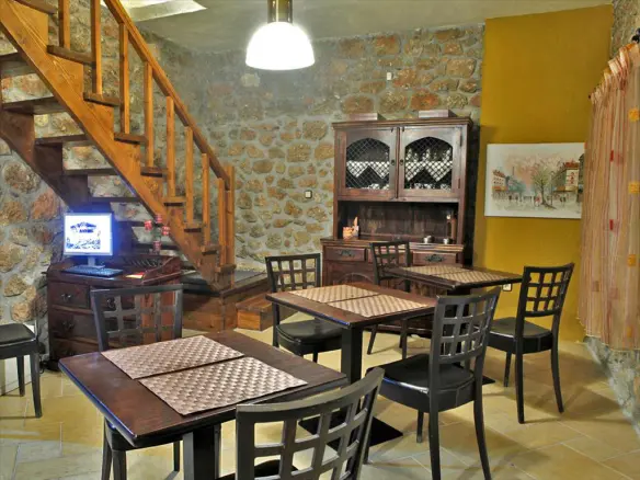 4-bedroom Hotel In Xilokastro, Greece (241 M²)