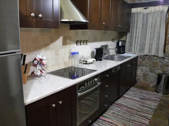 4-bedroom Hotel In Xilokastro, Greece (241 M²)