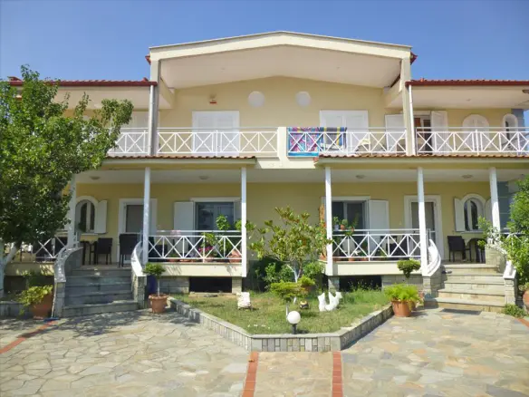 Villa With 400 M² On The Olympic Coast