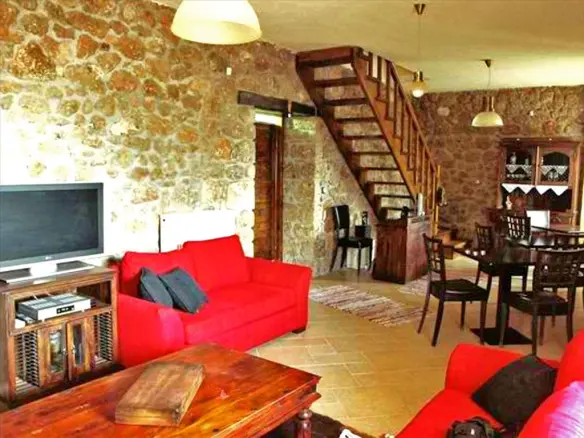 4-bedroom Hotel In Xilokastro, Greece (241 M²)