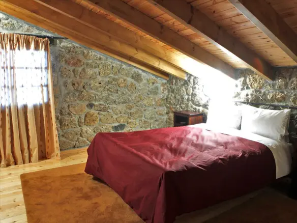 4-bedroom Hotel In Xilokastro, Greece (241 M²)