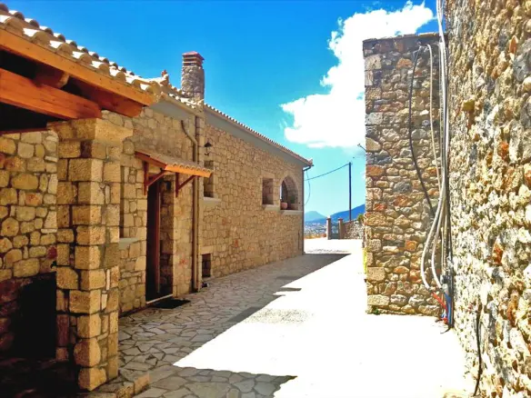 4-bedroom Villa In Kalamata, Greece (484 M²)