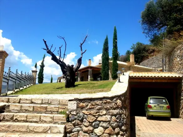 4-bedroom Villa In Kalamata, Greece (484 M²)