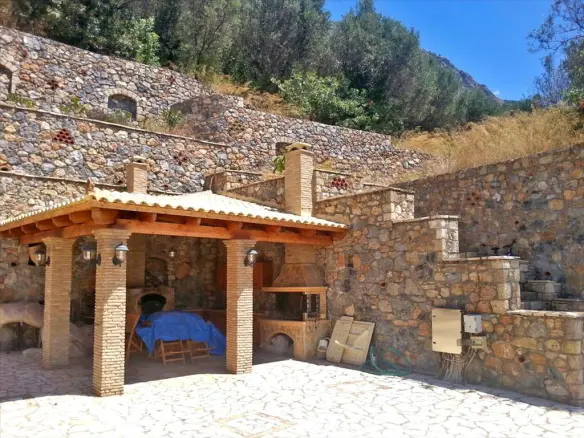4-bedroom Villa In Kalamata, Greece (484 M²)