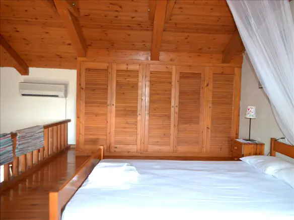 Business In Main Town Area, Greece (70 M²)
