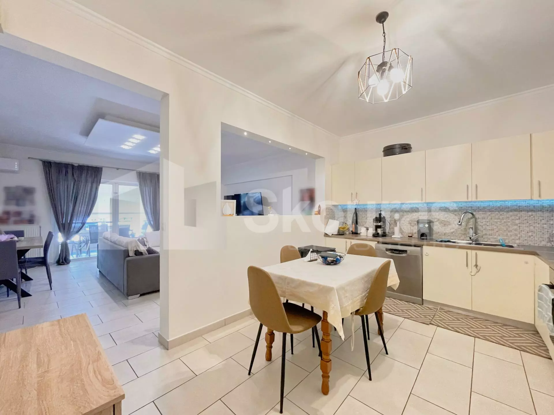 82a6617f1612454cbe327703eb3db84c