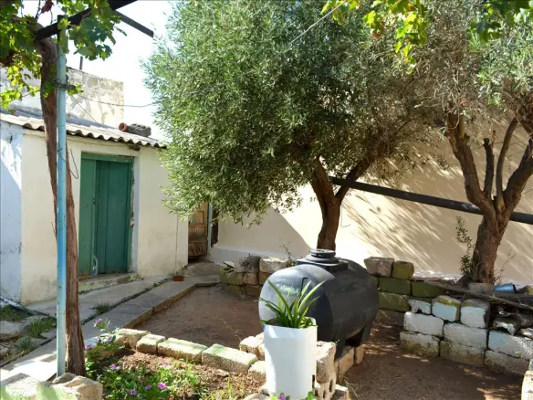 2-bedroom Detached House In Elefsina, Greece (120 M²)
