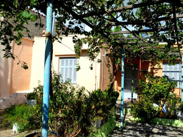 2-bedroom Detached House In Elefsina, Greece (120 M²)