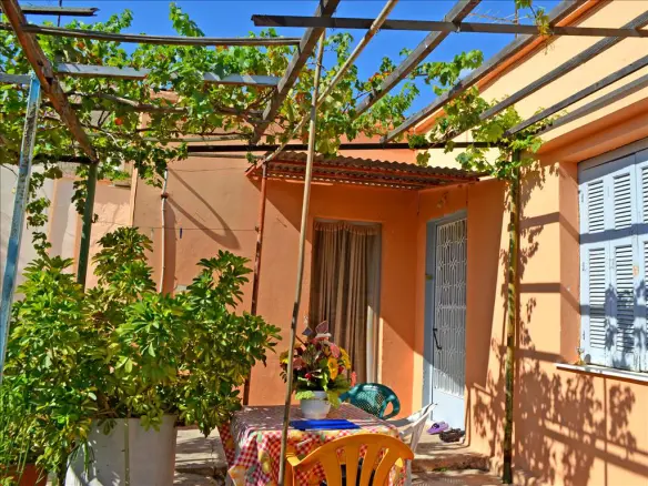 2-bedroom Detached House In Elefsina, Greece (120 M²)