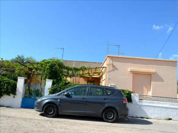 2-bedroom Detached House In Elefsina, Greece (120 M²)