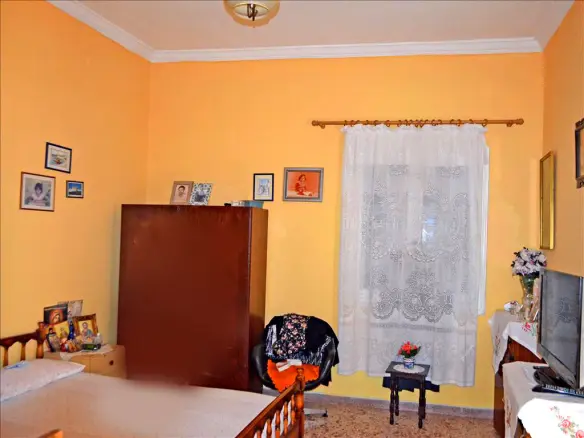 2-bedroom Detached House In Elefsina, Greece (120 M²)