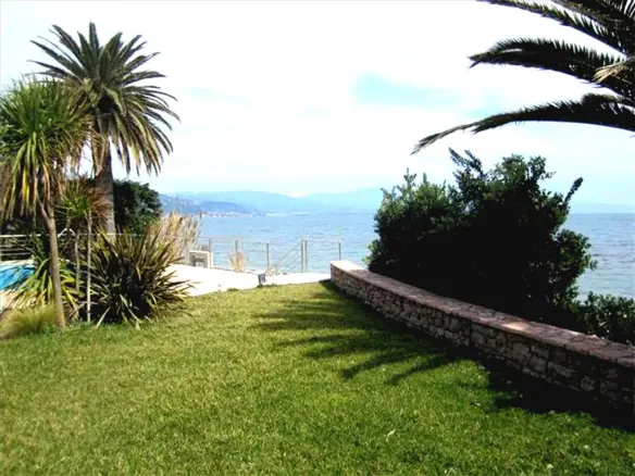 4-bedroom Villa In Antirrio, Greece (450 M²)